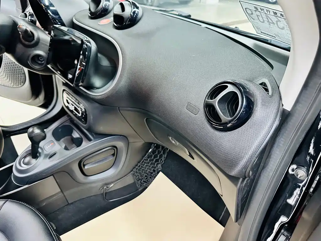 smart Fortwo 2018 — фото 24
