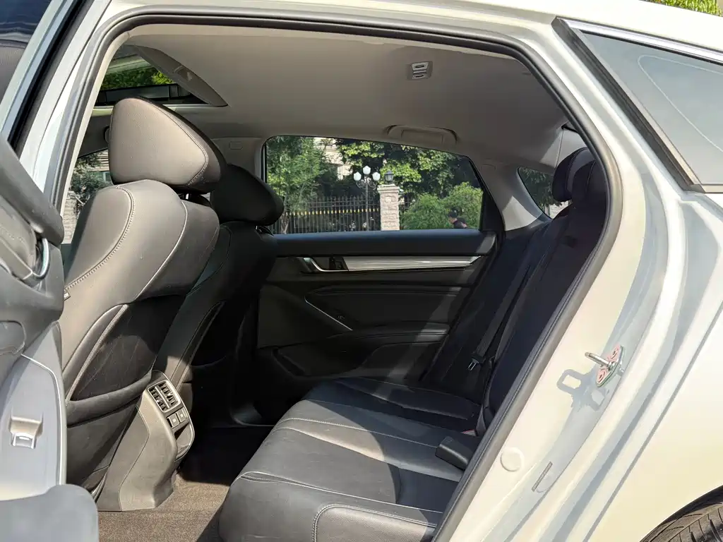 Honda Accord 2023 — фото 13