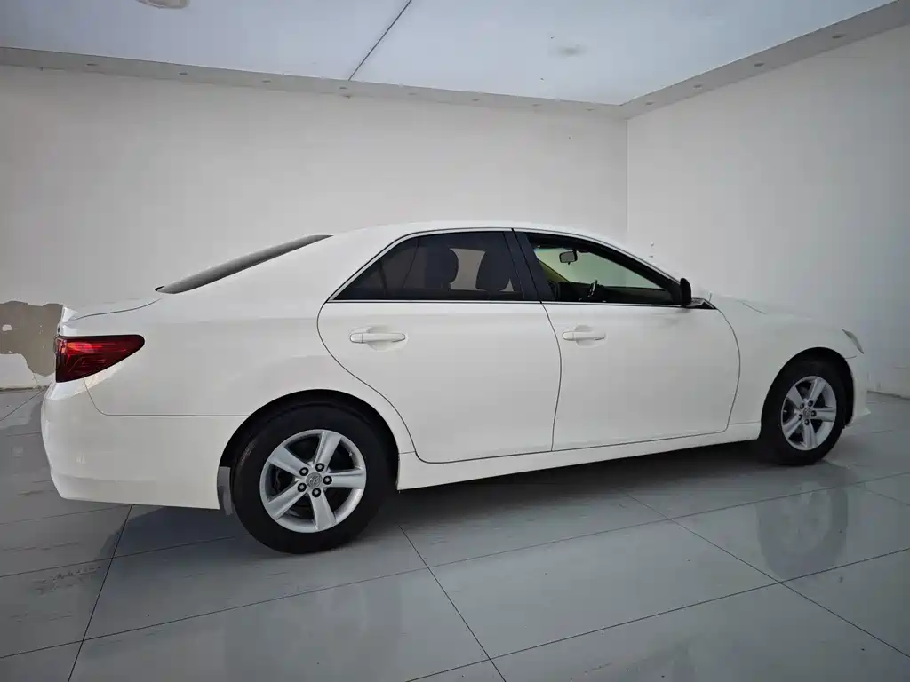 Toyota Reiz 2015 — фото 15