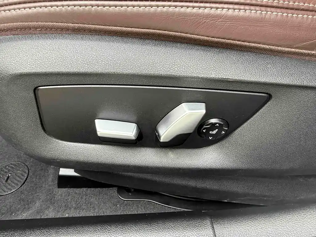 BMW 5 Series 2018 — фото 27