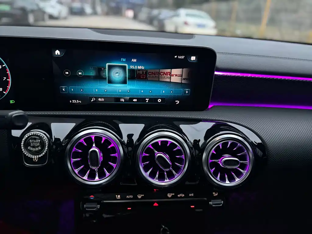 Mercedes-Benz A-Class 2019 — фото 12