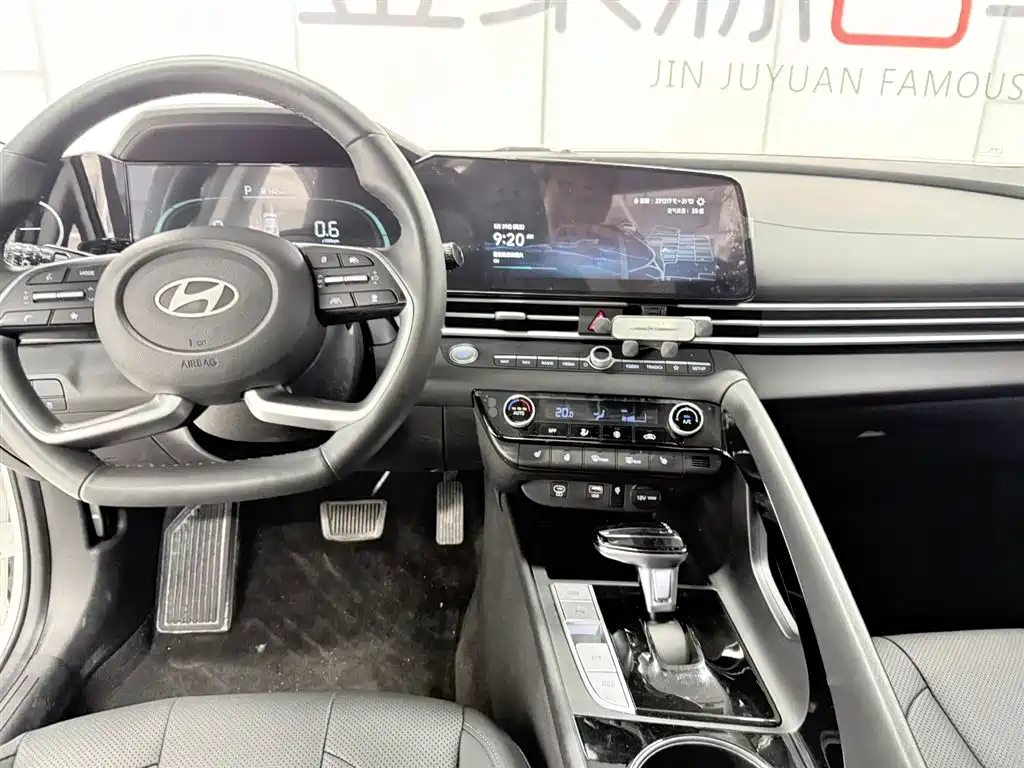 Hyundai Elantra 2024 — фото 12
