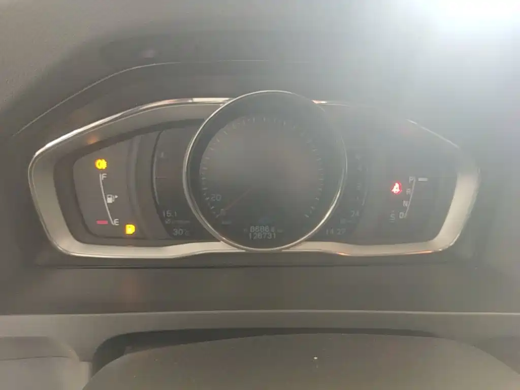 Volvo S60 2015 — фото 12