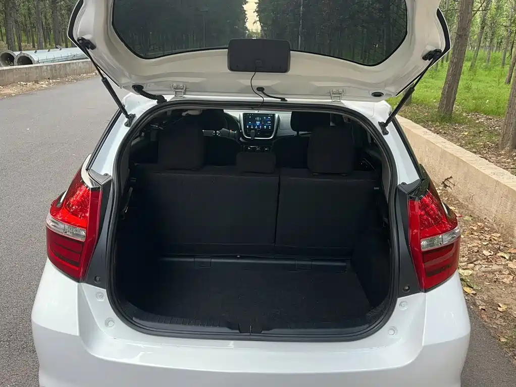 Toyota Yaris L 2016 — фото 16