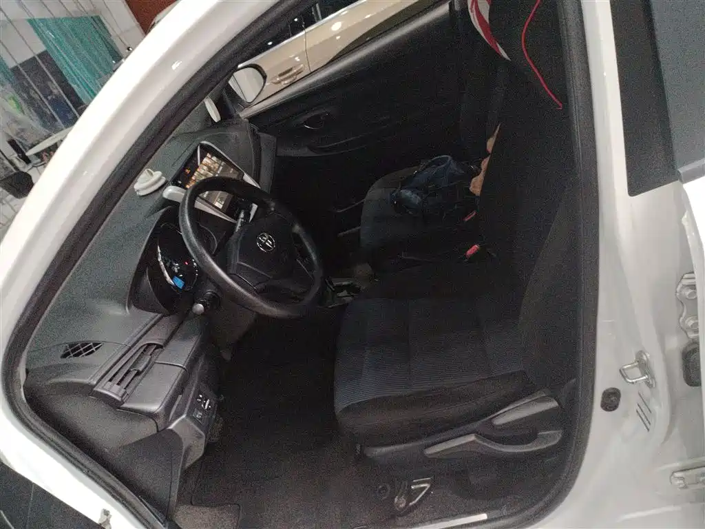 Toyota Yaris L 2019 — фото 15