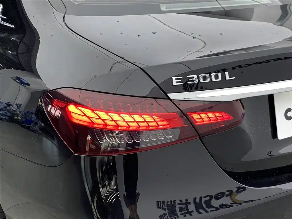 Mercedes-Benz E-Class 2023 — фото 12