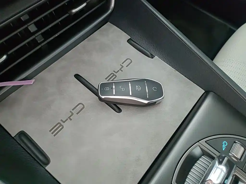 BYD Seal 05 DM-i 2025 — фото 9