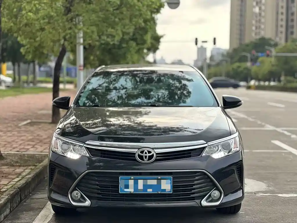 Toyota Camry 2017 — фото 2