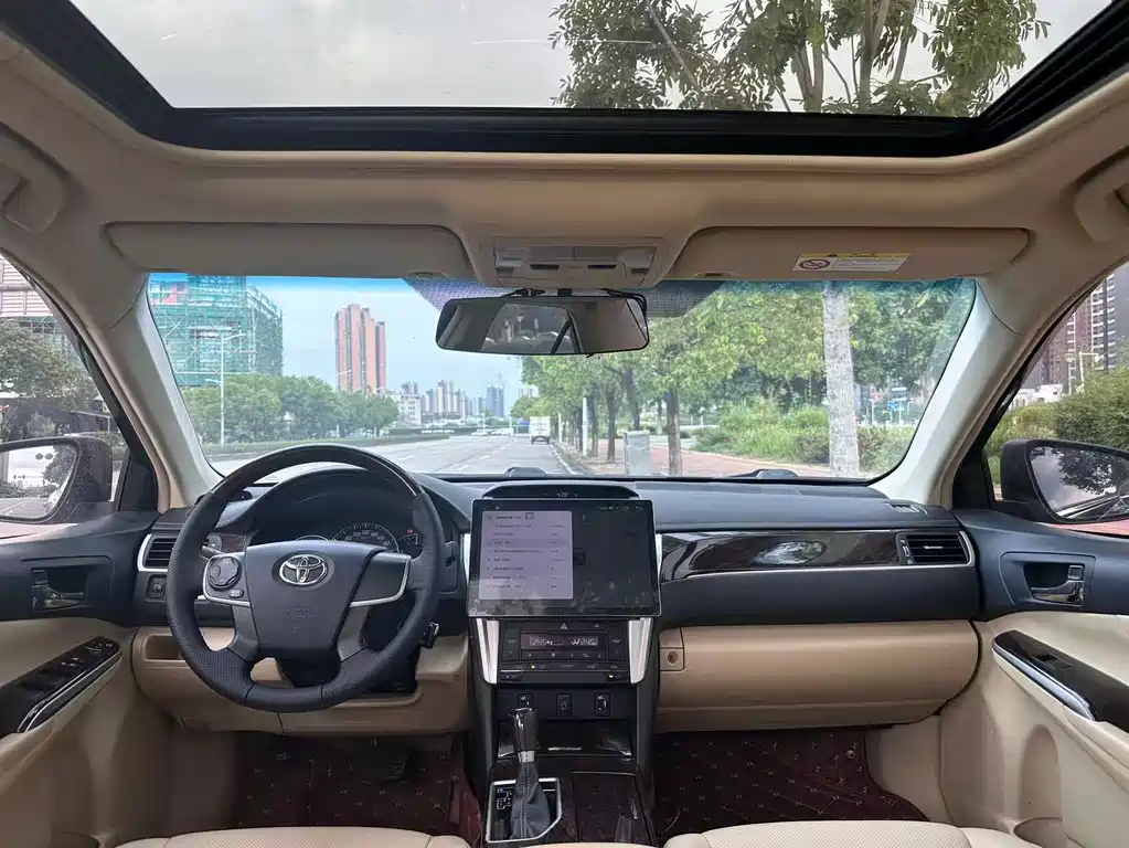 Toyota Camry 2017 — фото 4
