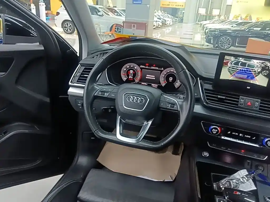Audi Q5L 2022 — фото 11
