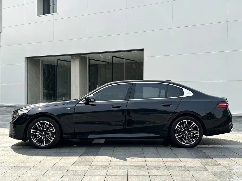 BMW 5 Series 2025
