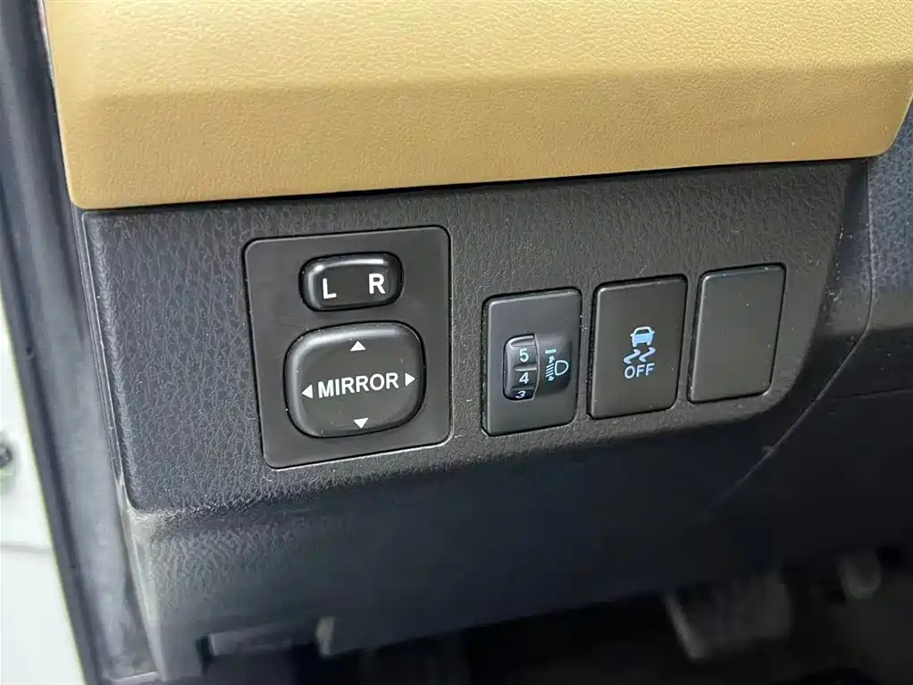 Toyota RAV4 2018 — фото 6