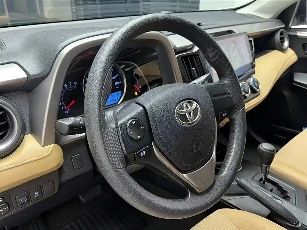 Toyota RAV4 2018 — фото 7