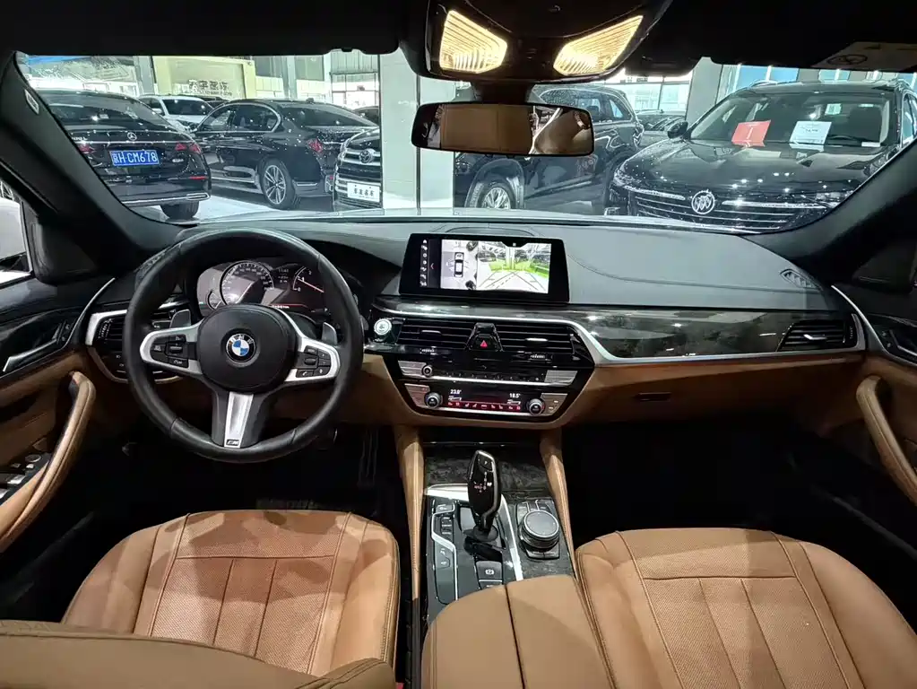 BMW 5 Series 2018 — фото 8