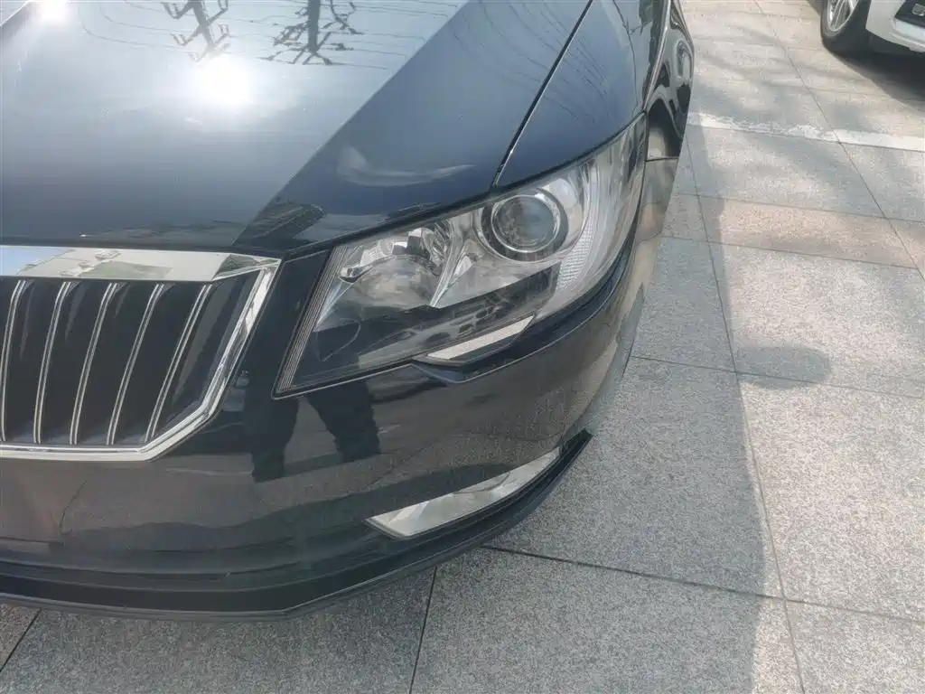 Skoda Superb 2015 — фото 18