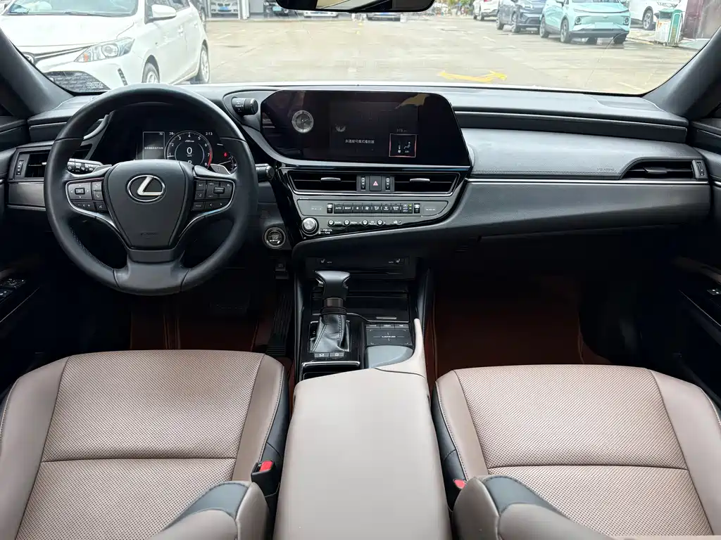 Lexus ES 2022 — фото 10