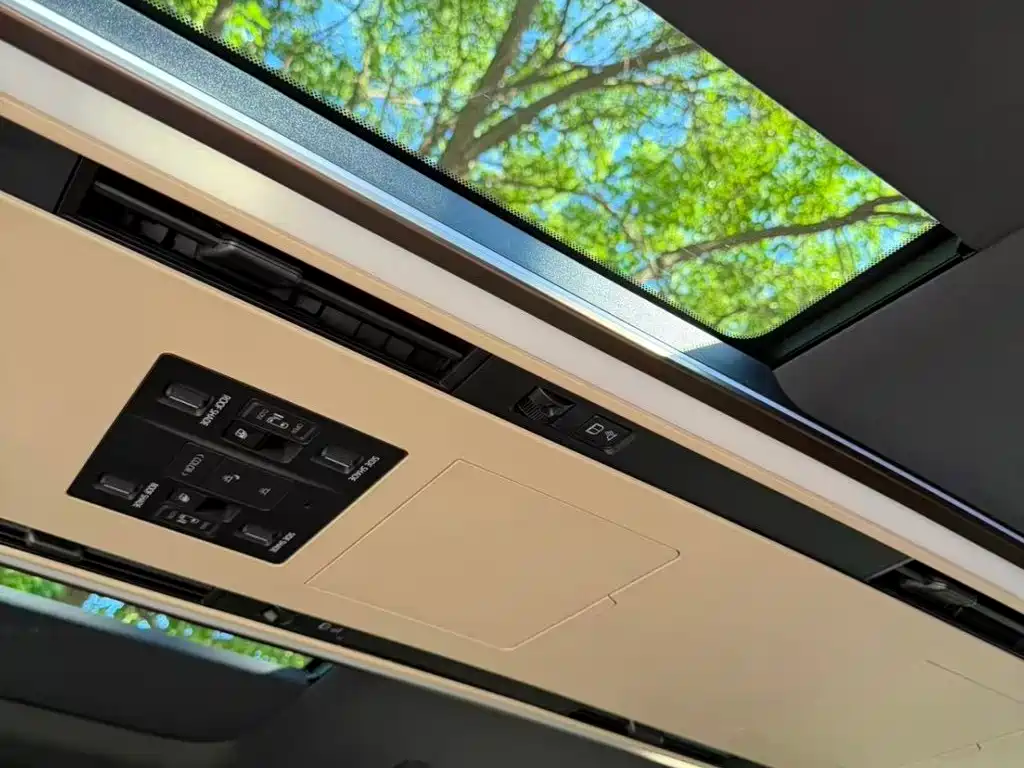 Toyota Alphard 2023 — фото 11