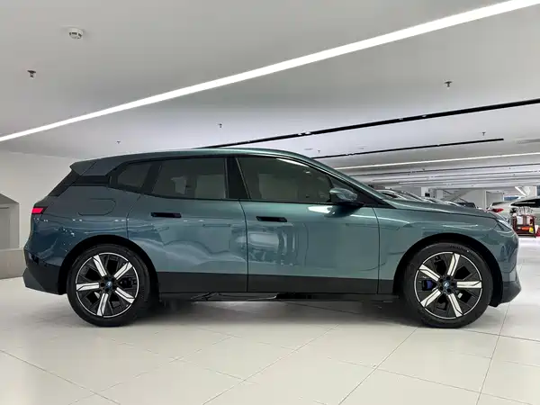 BMW iX 2025