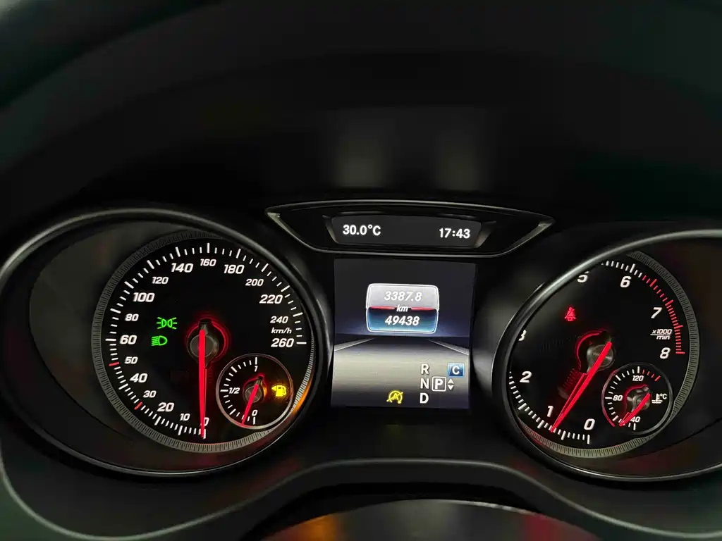 Mercedes-Benz GLA 2018 — фото 4