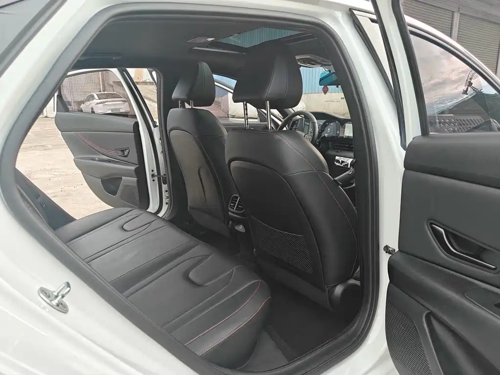 Hyundai Elantra 2023 — фото 13