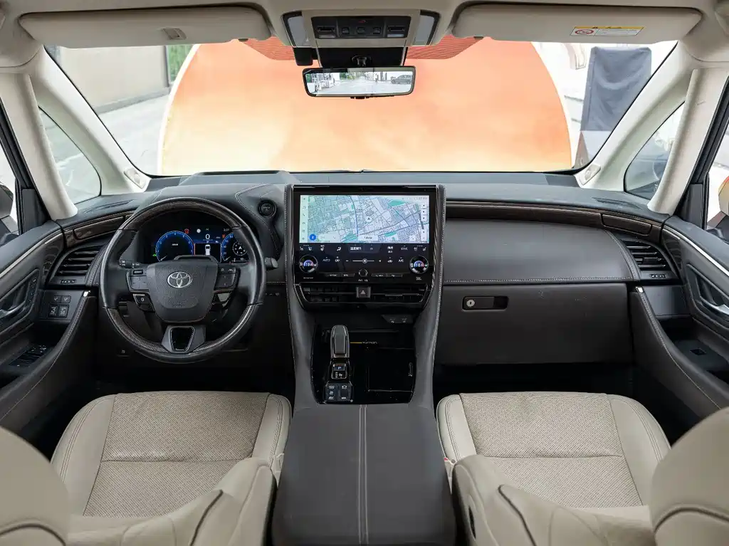 Toyota Alphard 2024 — фото 10