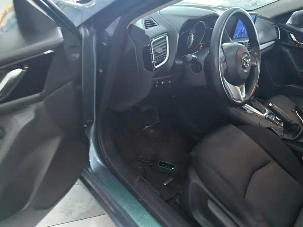 Mazda 3 Axela 2016 — фото 16