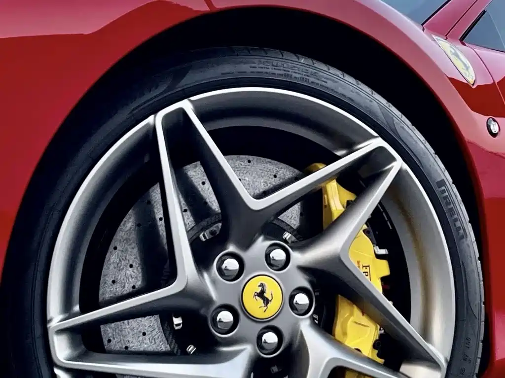 Ferrari F8 2022 — фото 8