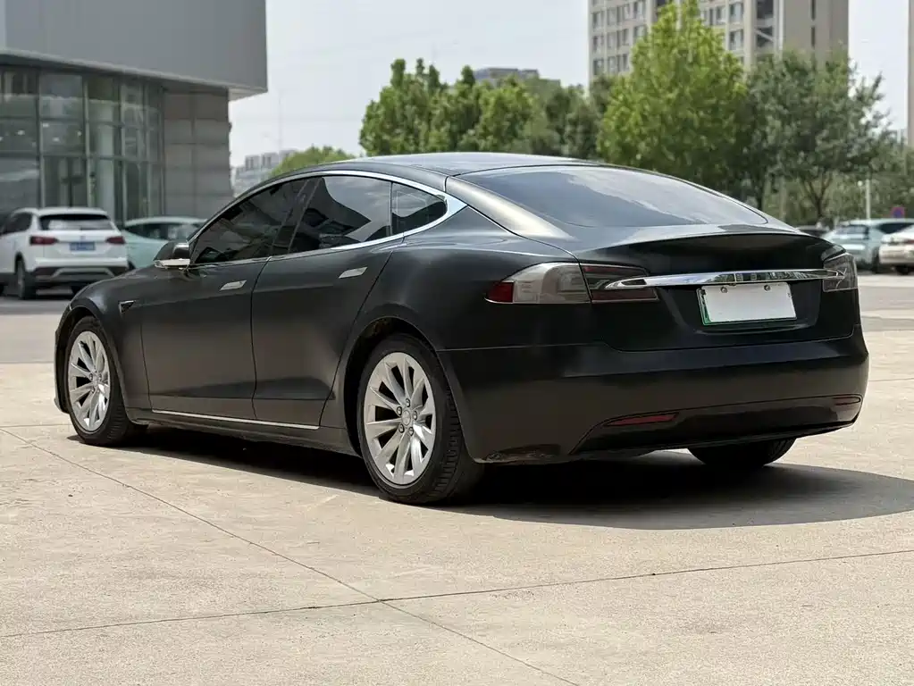 Tesla Model S 2017 — фото 9