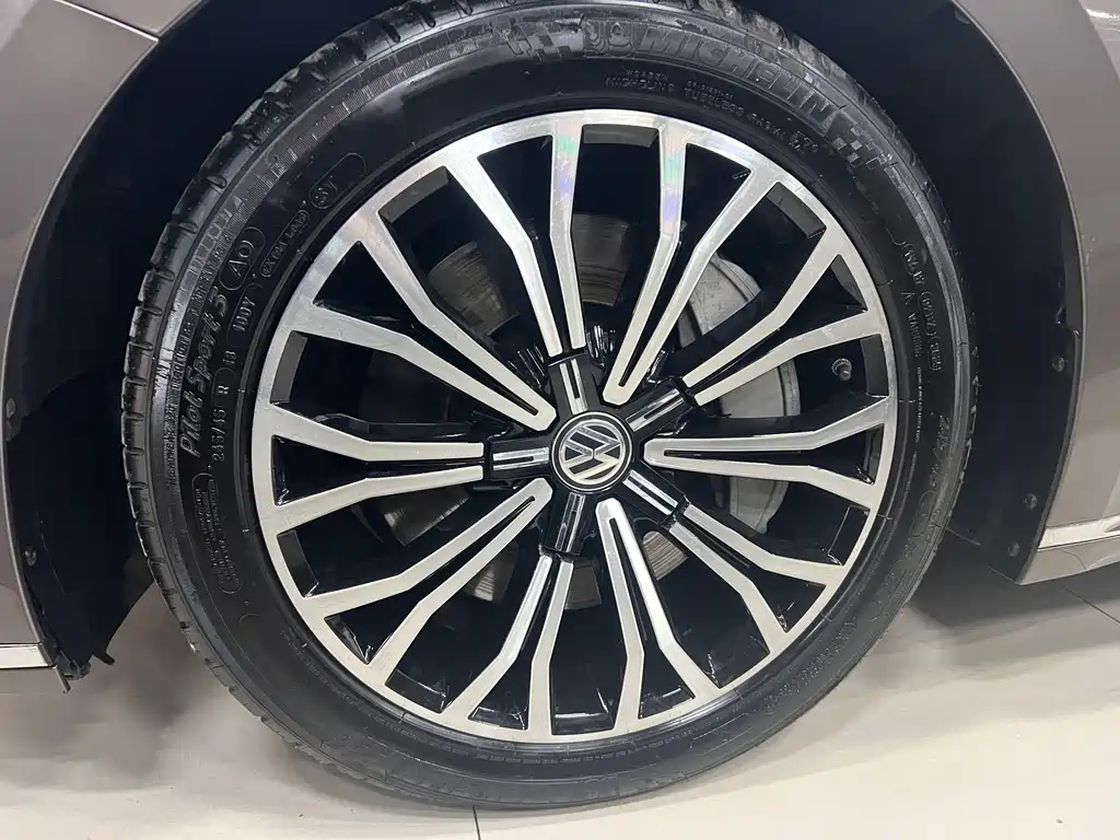Volkswagen Phideon 2017 — фото 13