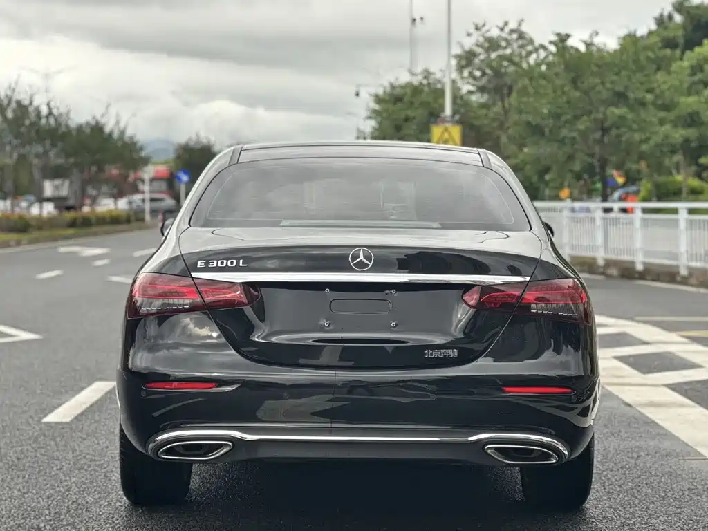 Mercedes-Benz E-Class 2023 — фото 17