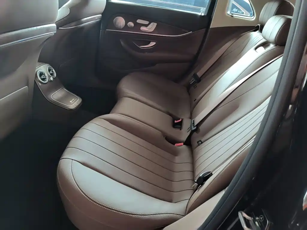 Mercedes-Benz E-Class 2023 — фото 17