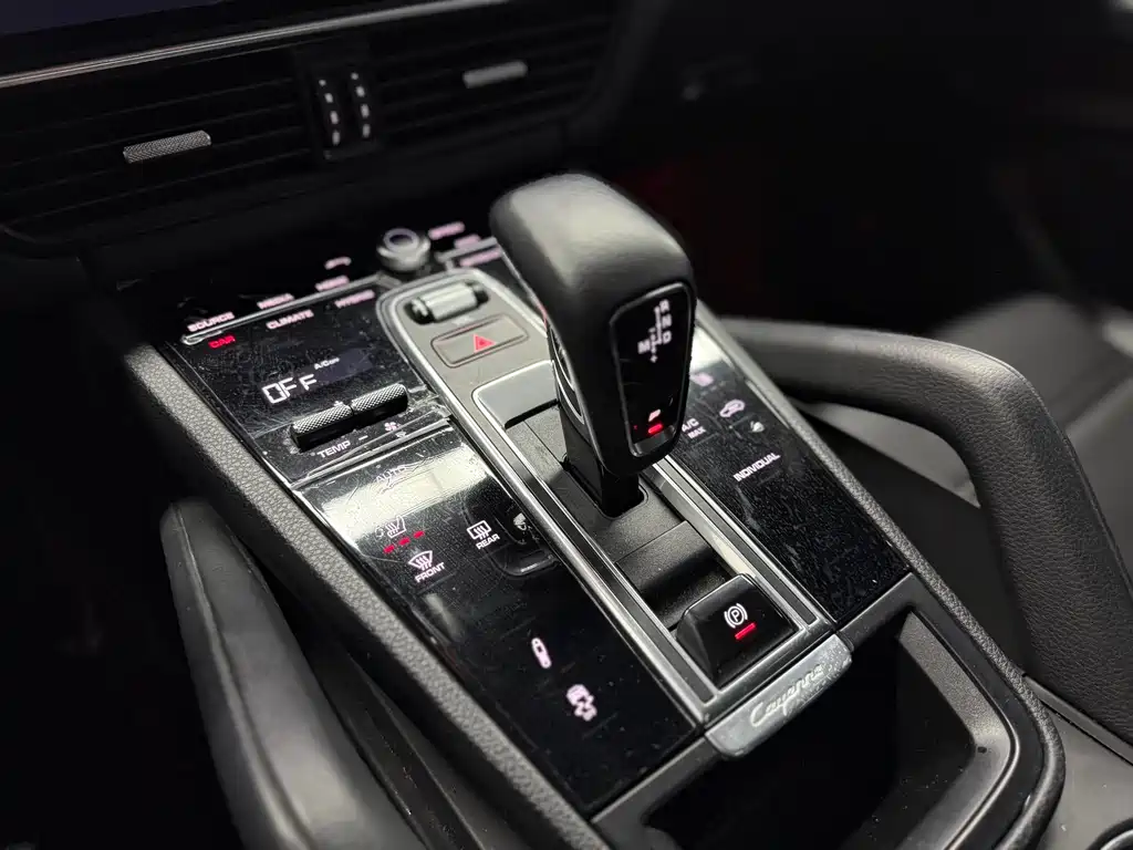 Porsche Cayenne Hybrid 2020 — фото 33