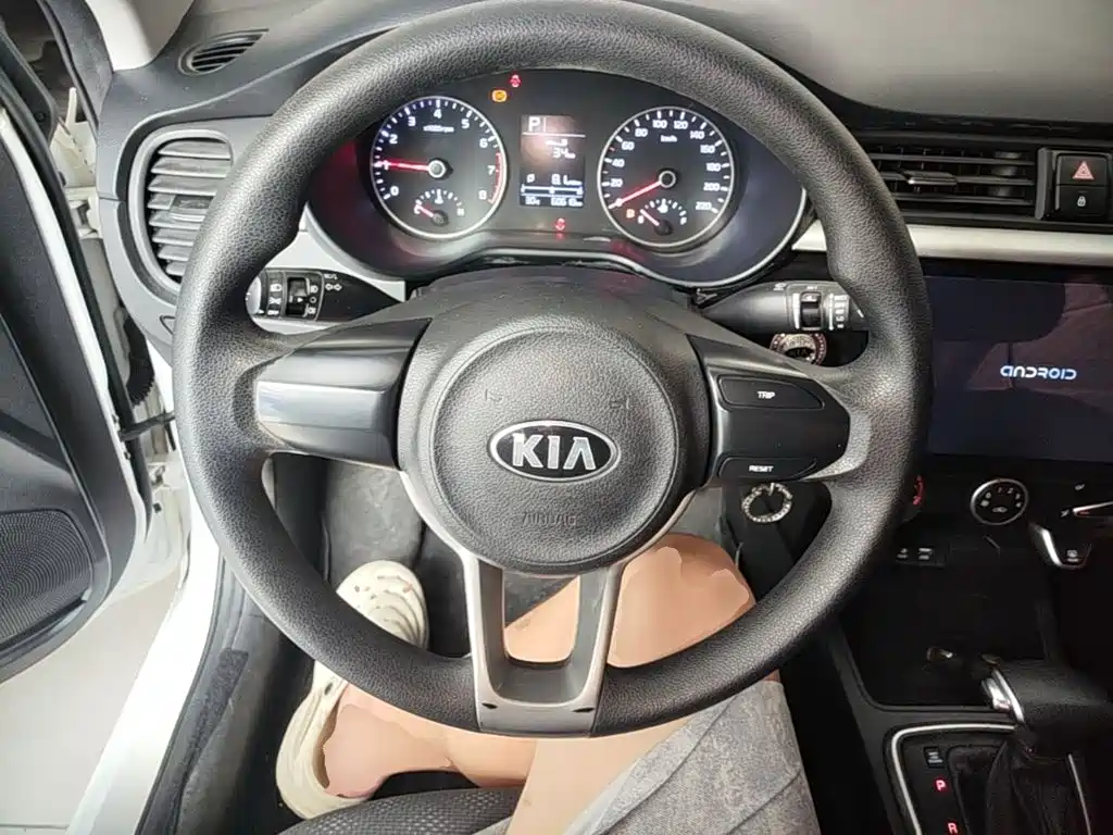 Kia K2 2018 — фото 11