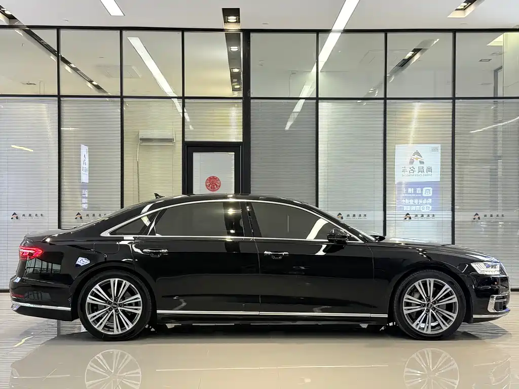 Audi A8 2022 — фото 18