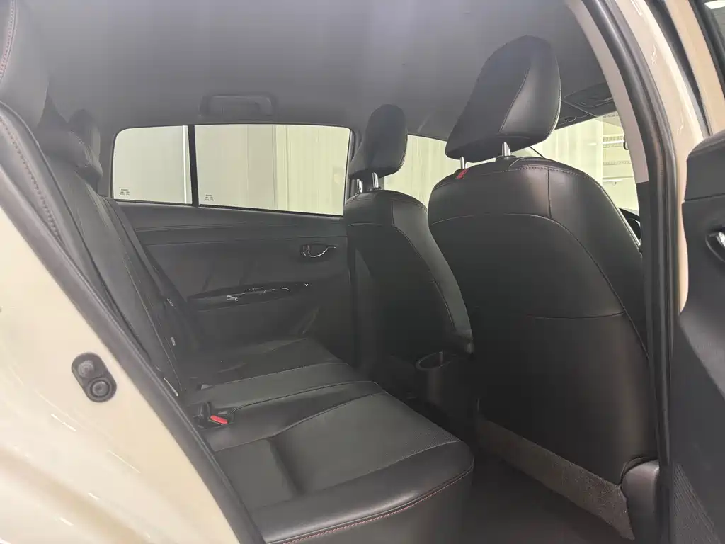 Toyota Yaris L 2022 — фото 9