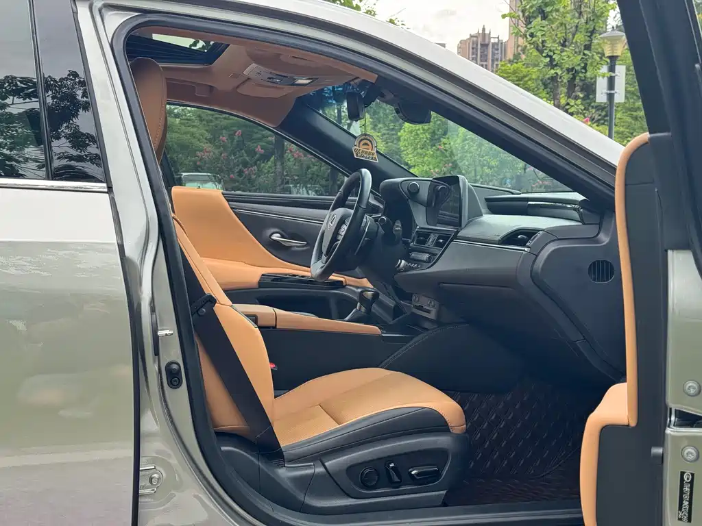 Lexus ES 2022