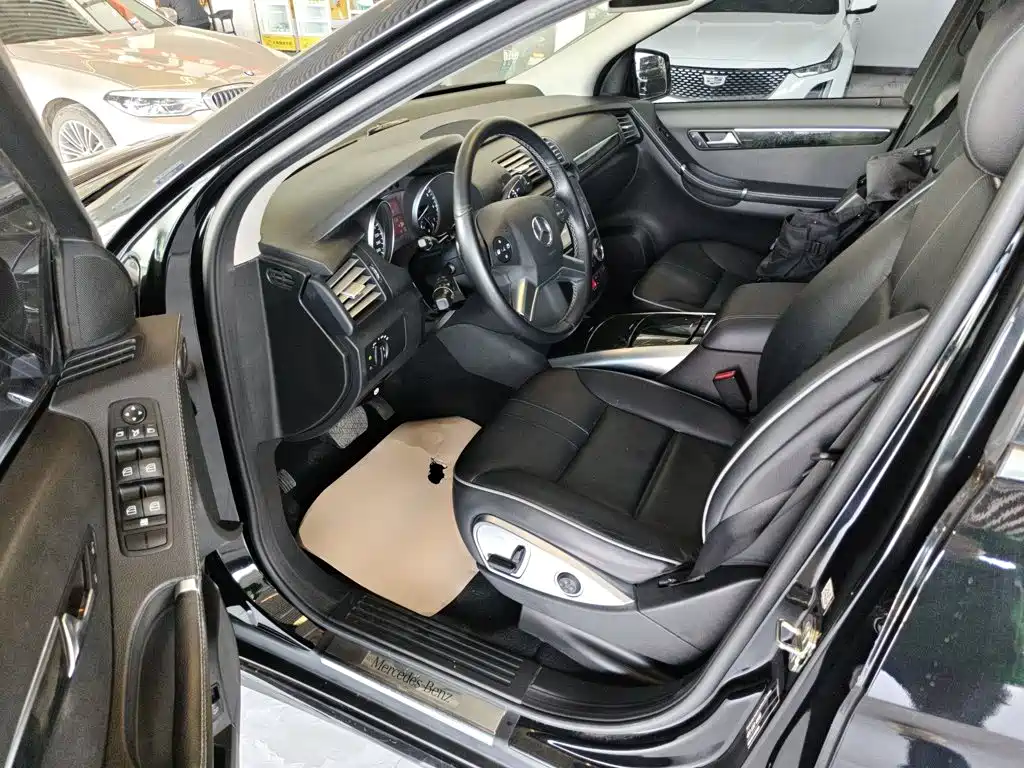 Mercedes-Benz R-Class 2017 — фото 12