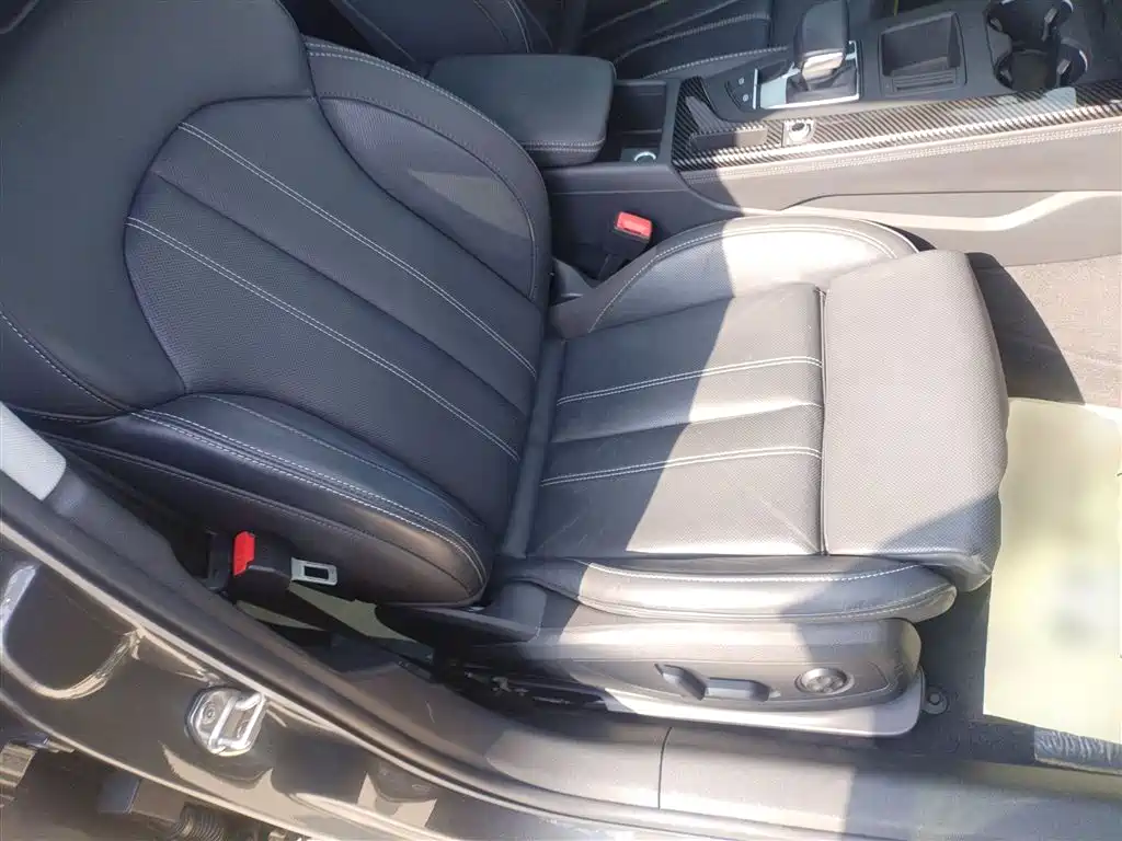 Audi A4L 2023 — фото 25