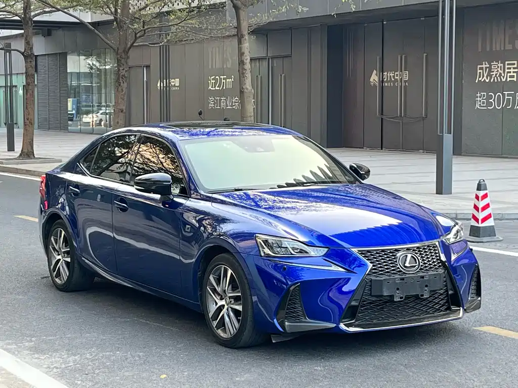 Lexus IS 2018 — фото 3
