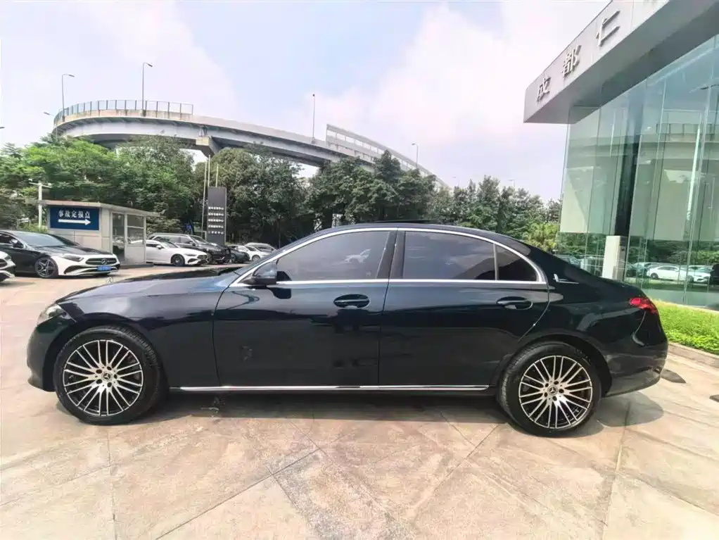 Mercedes-Benz C-Class 2024