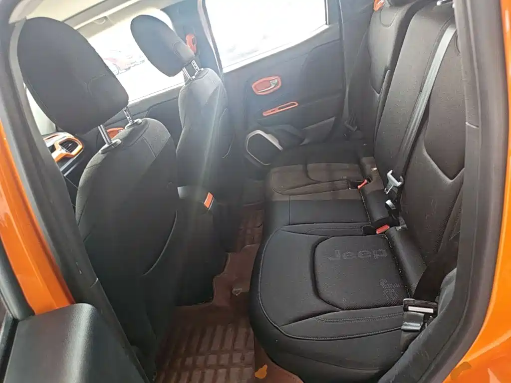 Jeep Renegade 2018 — фото 17