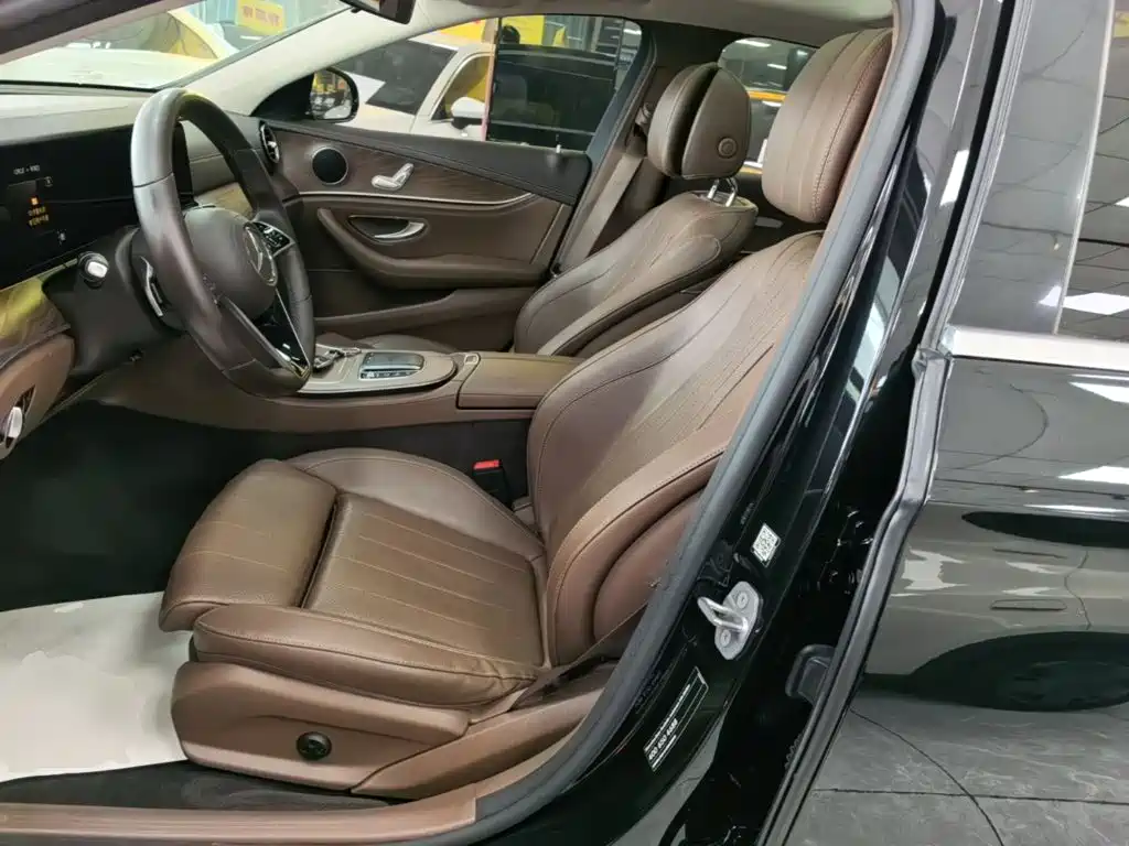 Mercedes-Benz E-Class 2022 — фото 15
