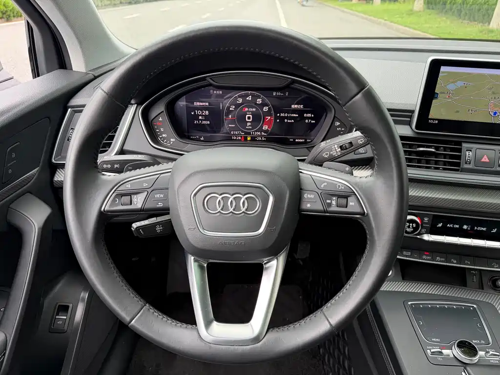 Audi Q5L 2020 — фото 13