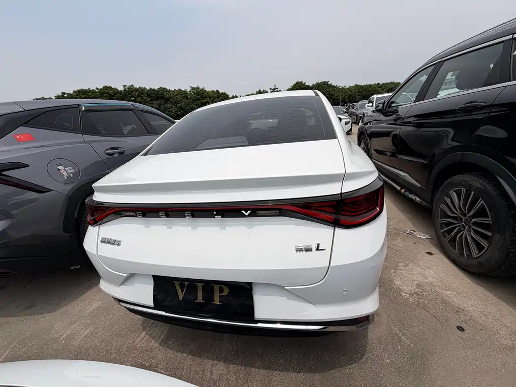 Geely Emgrand L 2022 — фото 11