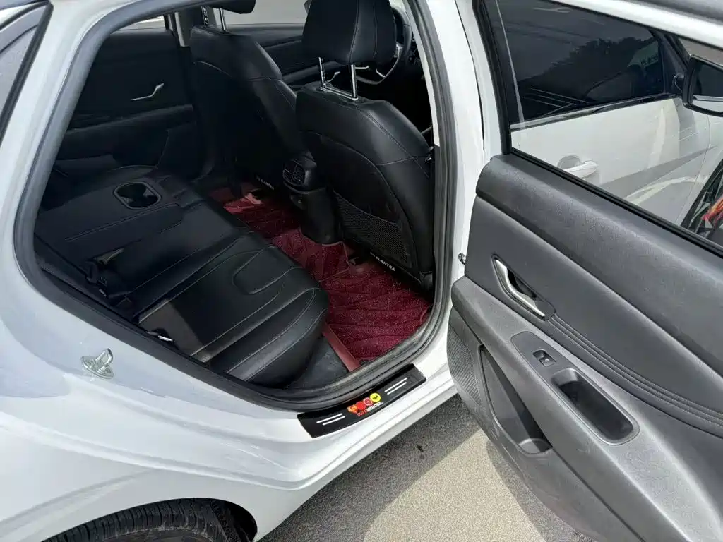Hyundai Elantra 2022 — фото 10