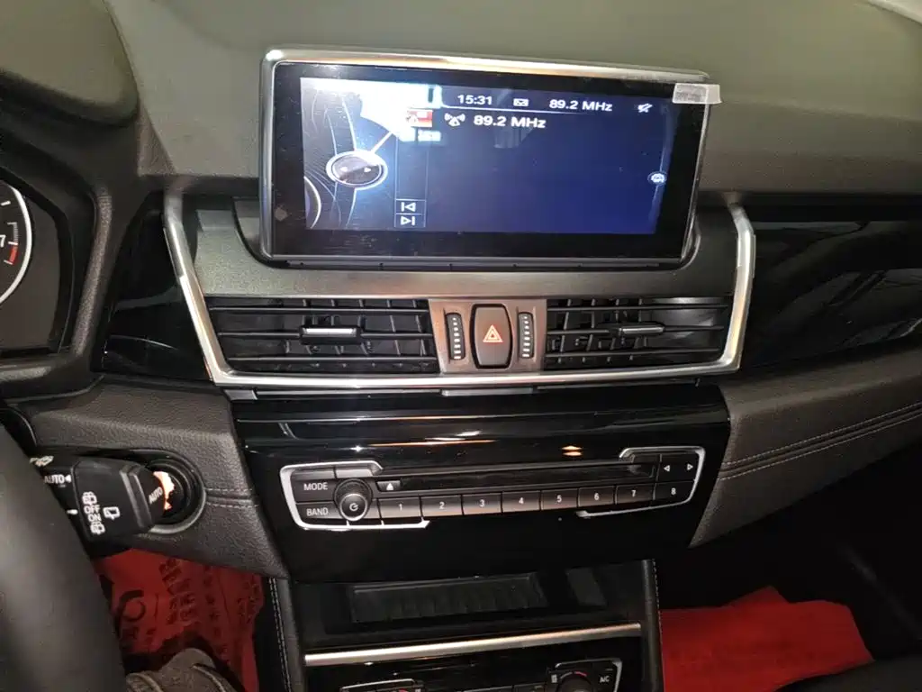 BMW 2 Series Active Tourer 2017 — фото 13