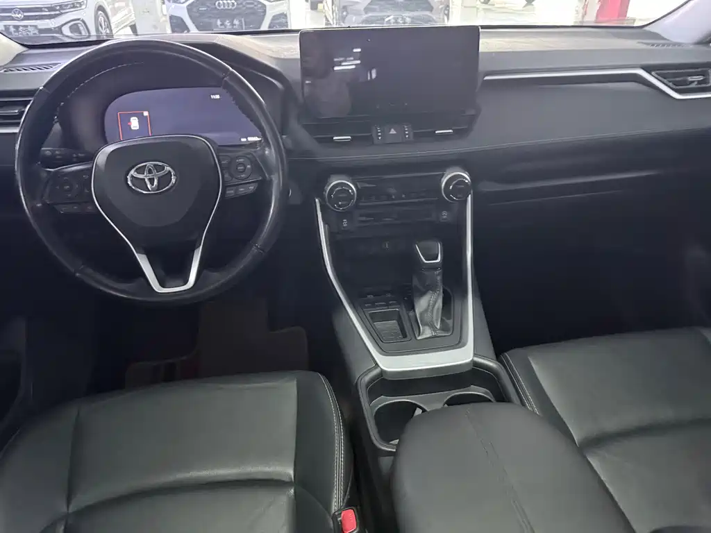 Toyota Wildlander 2023 — фото 13