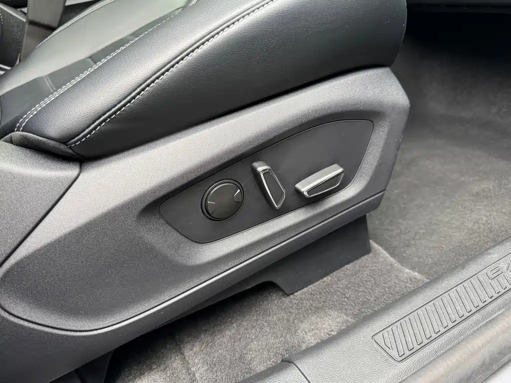 Ford Explorer 2023 — фото 15