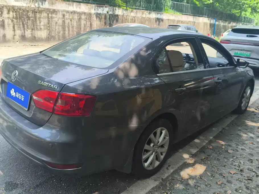 Volkswagen Sagitar 2013
