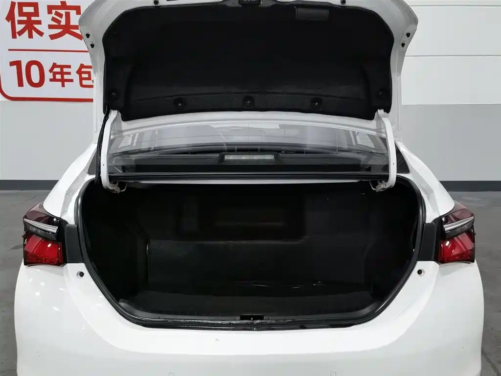 Toyota Corolla 2018 — фото 16